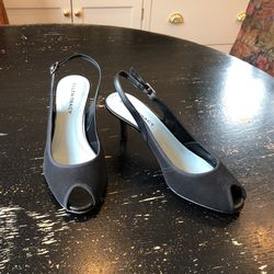 ELLEN TRACY CLASSIC BLACK DRESS SHOES - SIZE 7 - WORN TWICE