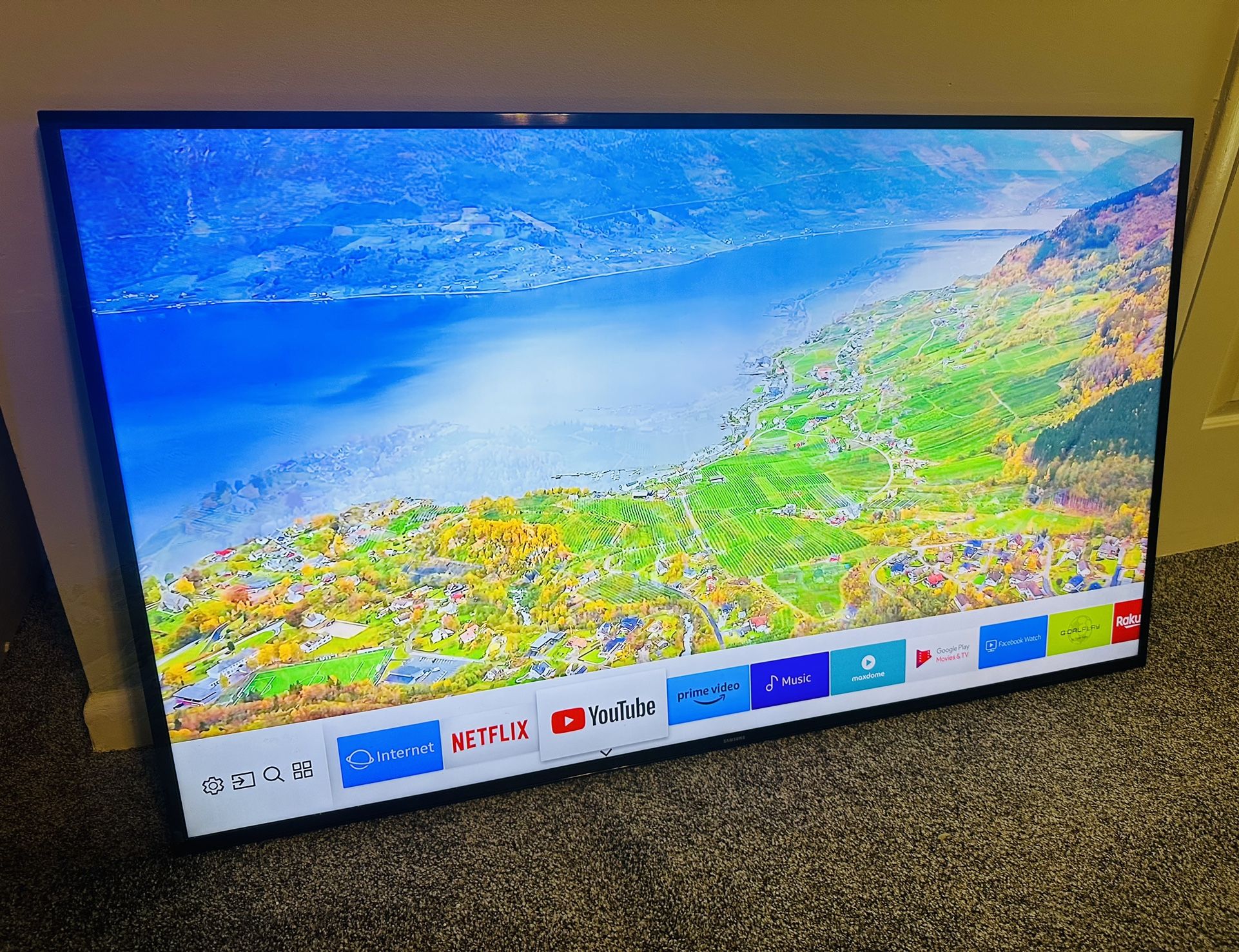 Nice! 58 Inch Samsung 4K lUHD Smart TV W/ Original Remote!! (Also Have Furniture As Well!)