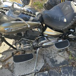 Yamaha V Star 1100 Motor and other parts