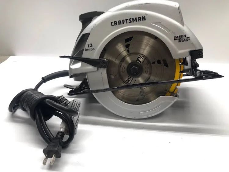 CRAFTSMAN 13 amp Corded Electric 7 1/4-inch Circular Saw. W/Laser