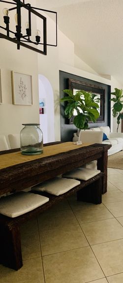 BEAUTIFUL AND UNIQUE DINNING ROOM TABLE