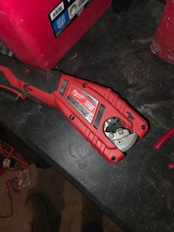 Milwaukee Cordless Copper Tubing Cutter