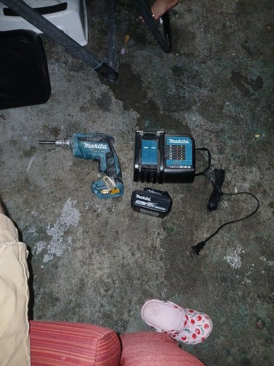 Makita Drywall Gun &Battery &charger
