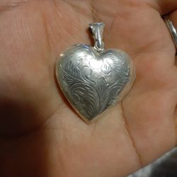 Sterling Silver Heart Pendant /// Colgante de Corazón Plata Esterlina