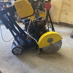 Concrete cutting saw