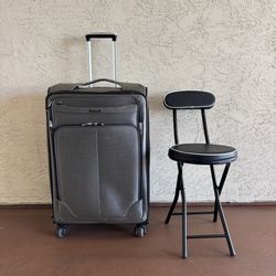 One Samsonite Softside Spinner Grey Gray Checked Luggage Suitcase