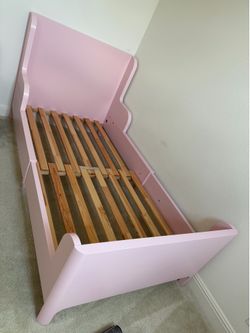 IKEA BUSUNGE Extendable Kids Bed – Pink – Grows with Your Child – Excellent Condition