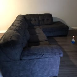 beautiful dark grey couch (not free $600)