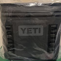 YETI Hopper Flip 8 Portable Soft Cooler