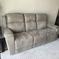 La-Z-Boy Reclining Sofa – Excellent Condition