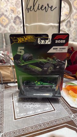 Hot Wheels Premium F1 Kick Sauber 2025