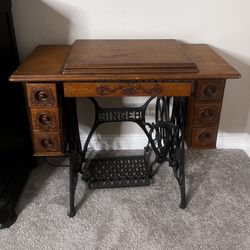 Singer Antique Sewing Machine 