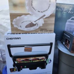 5 Kitchen Items New In Box $40 Takes All