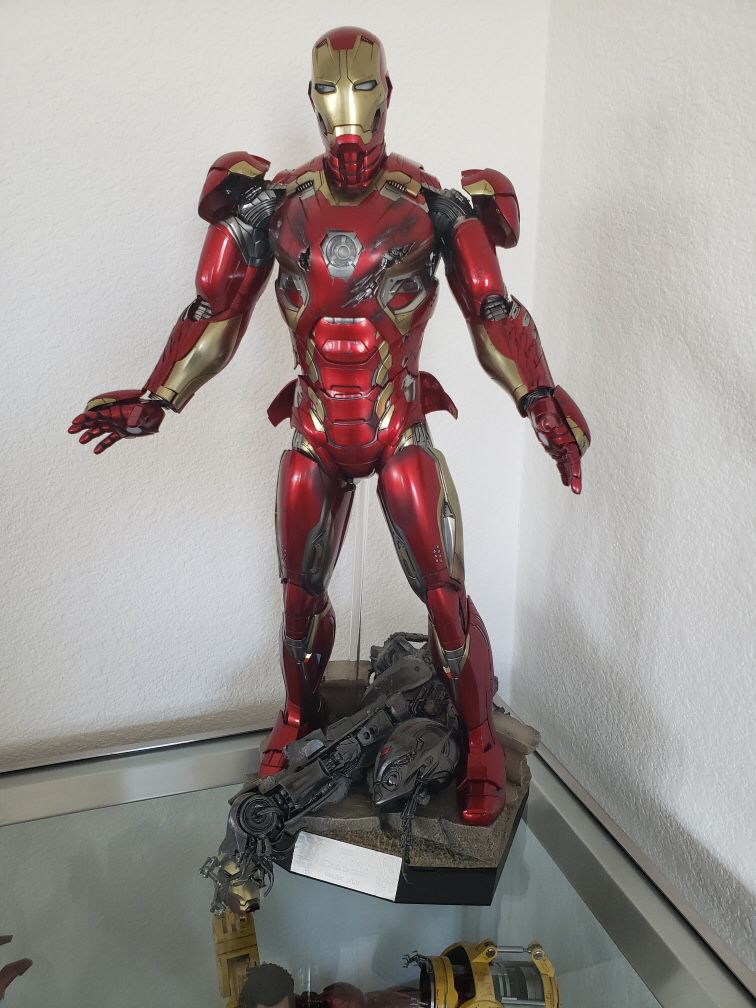 Hot toys Iron Man collectible