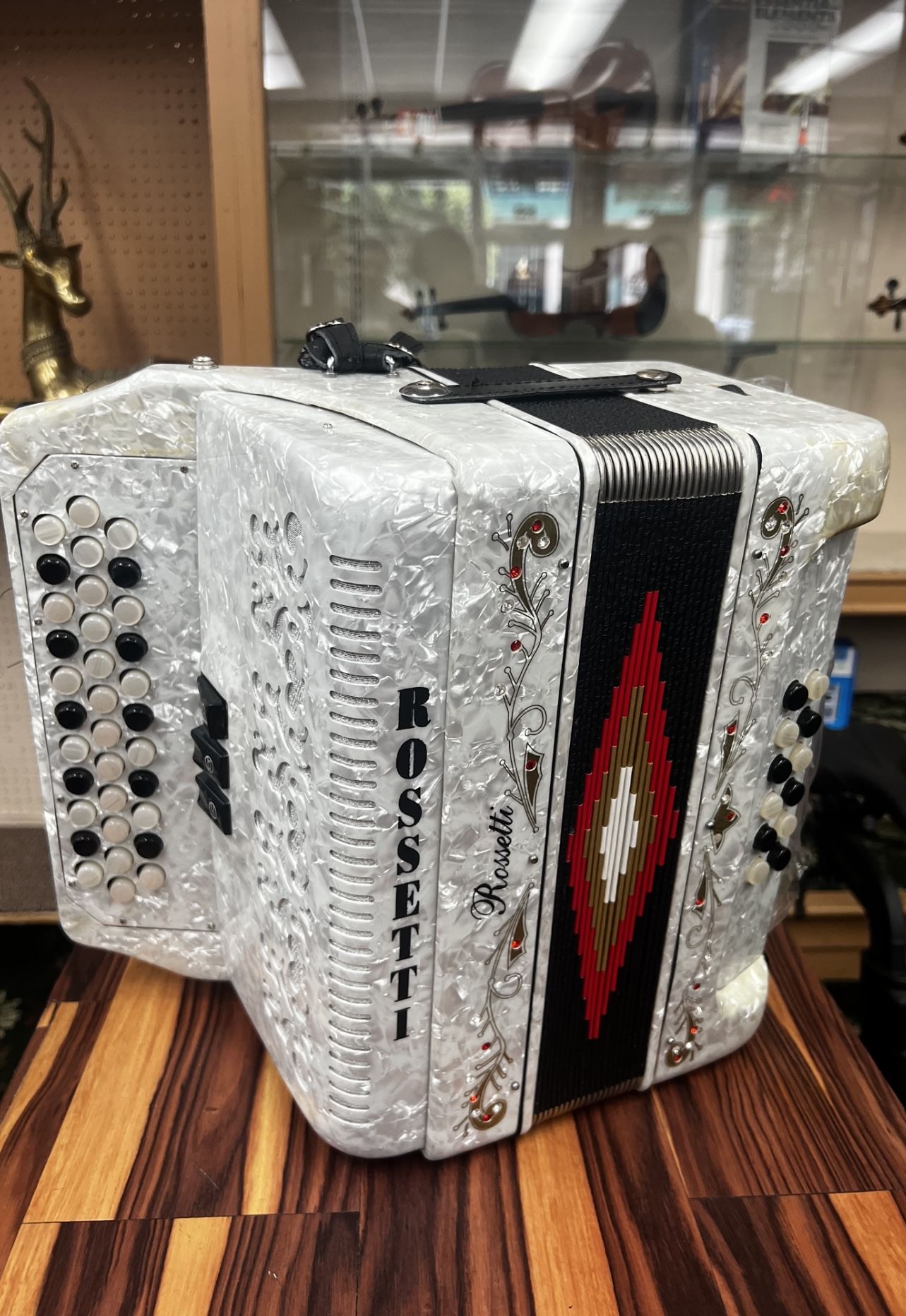 rossetti accordion tone Gcf, 3 registros ,34 buttons New
