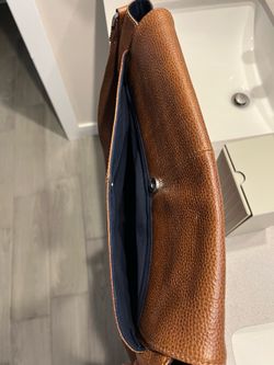 Over The ShoulderLeather Attaché