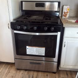 Very Good Gas Stove! Must Sell! 