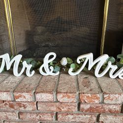 Mr. & Mrs. Wood Signs 