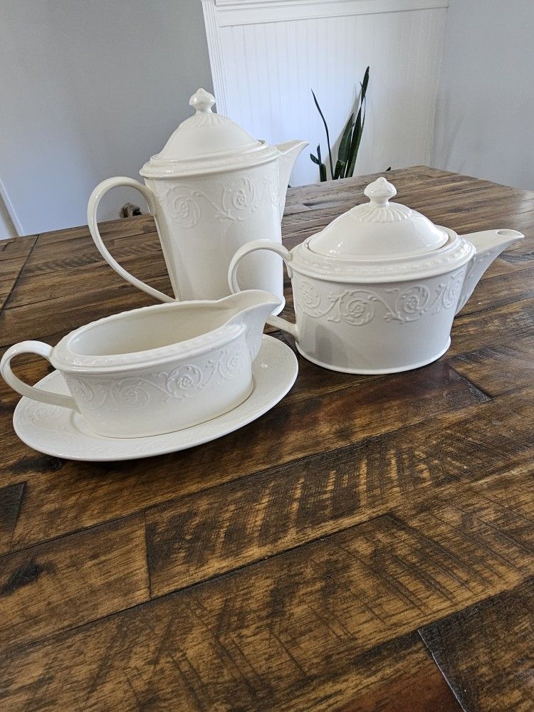 Mikasa Plaza Lane Collection