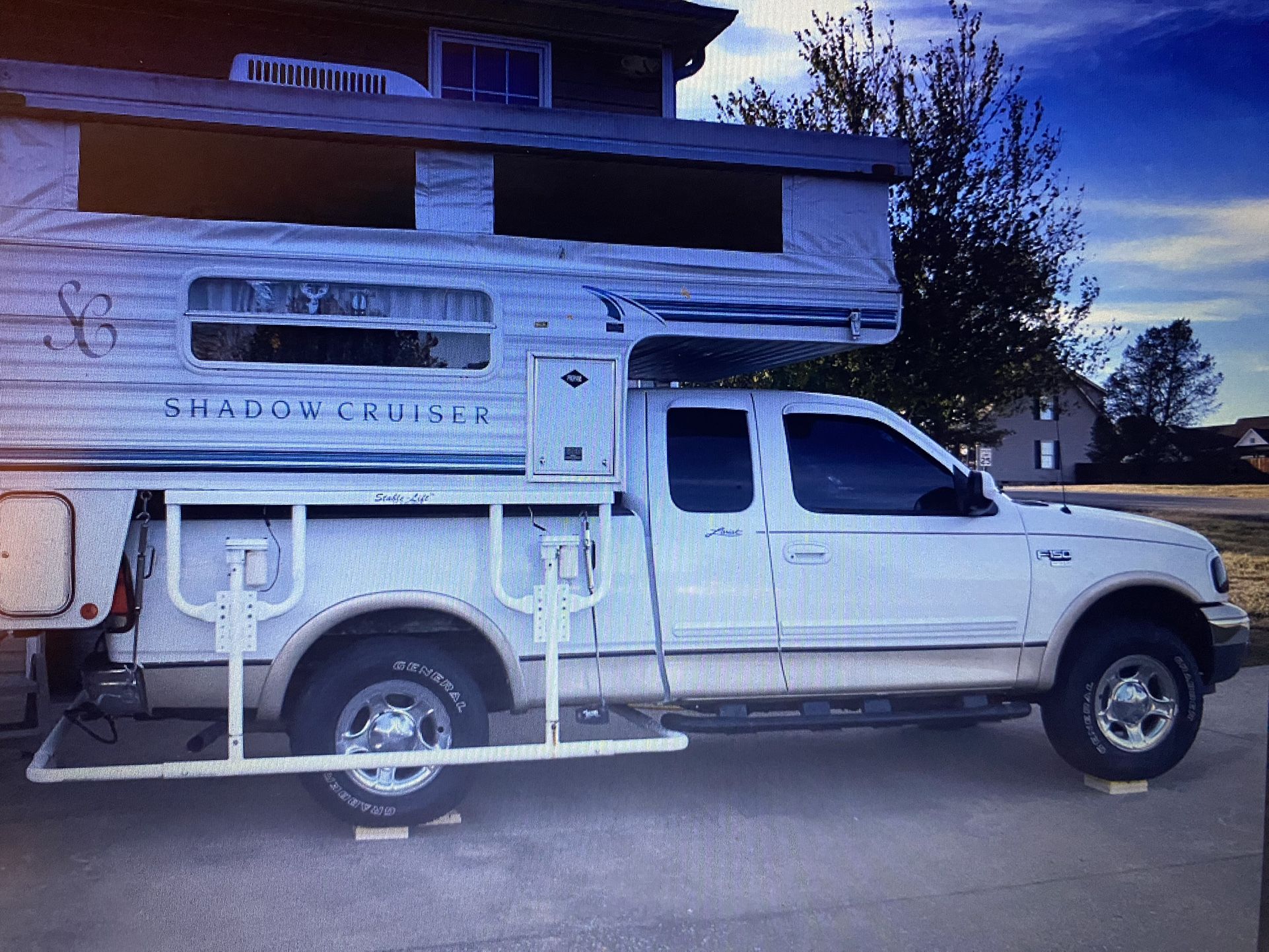 Camper Top With Stablift.