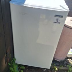 Maytag Mini Fridge 