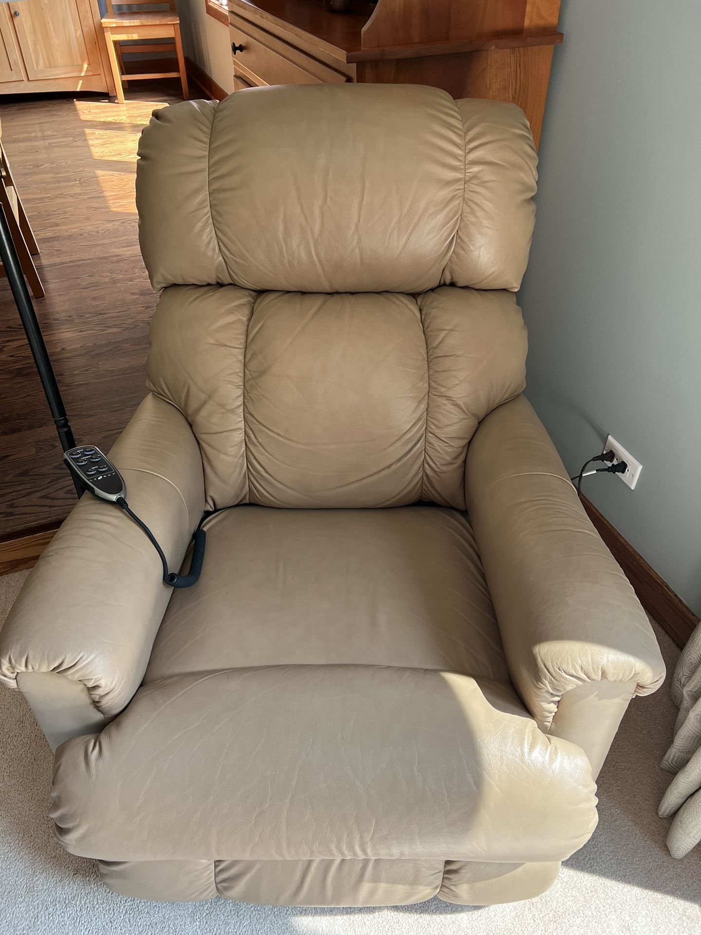 Lazy Boy Recliner, Power, Tan Leather for Sale in Crystal Lake, IL ...