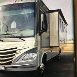 2014 Fleetwood Storm 29'