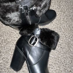 Cute Black Boots With Fur Top Sz 9.5