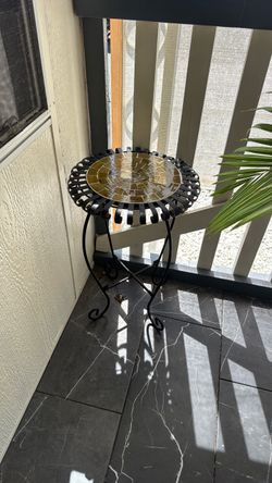 Side table/plant stand
