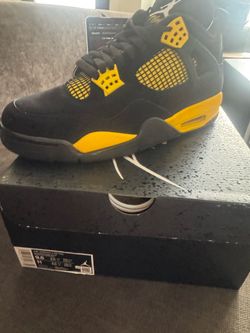 Jordan 4 retro thunder size 9.5