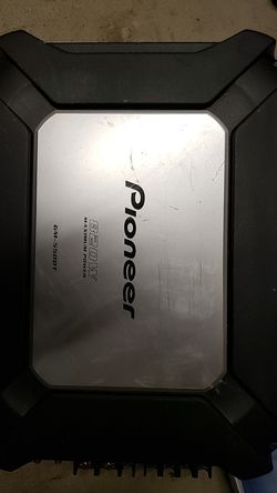 Pioneer 820 watt amplifier