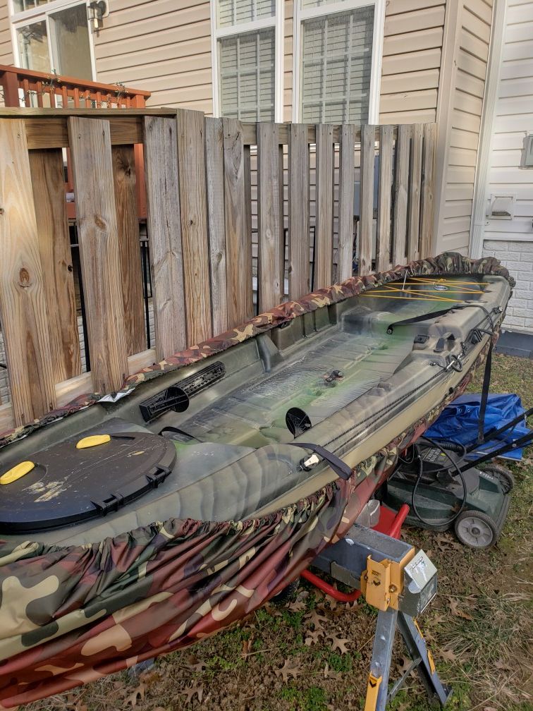 Pelican catch 120 kayak. Only selling to get a pedal drive