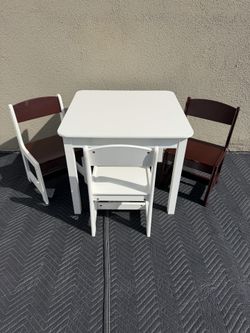 Table and chair set