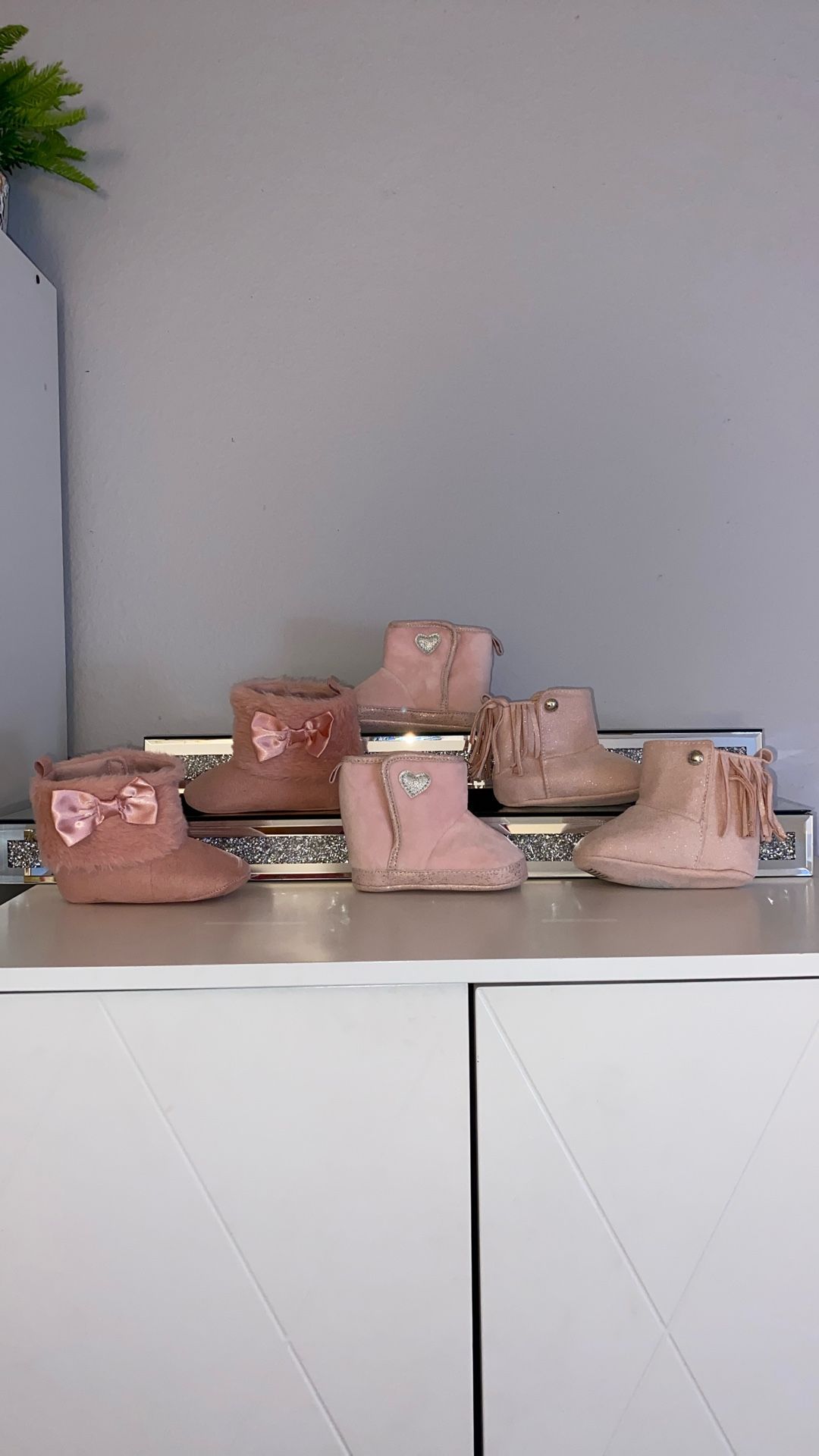 Pink Boots For A Baby / Botas  Rosas Para Bebes
