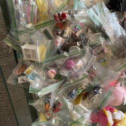 Miniverse And Mini Brands 