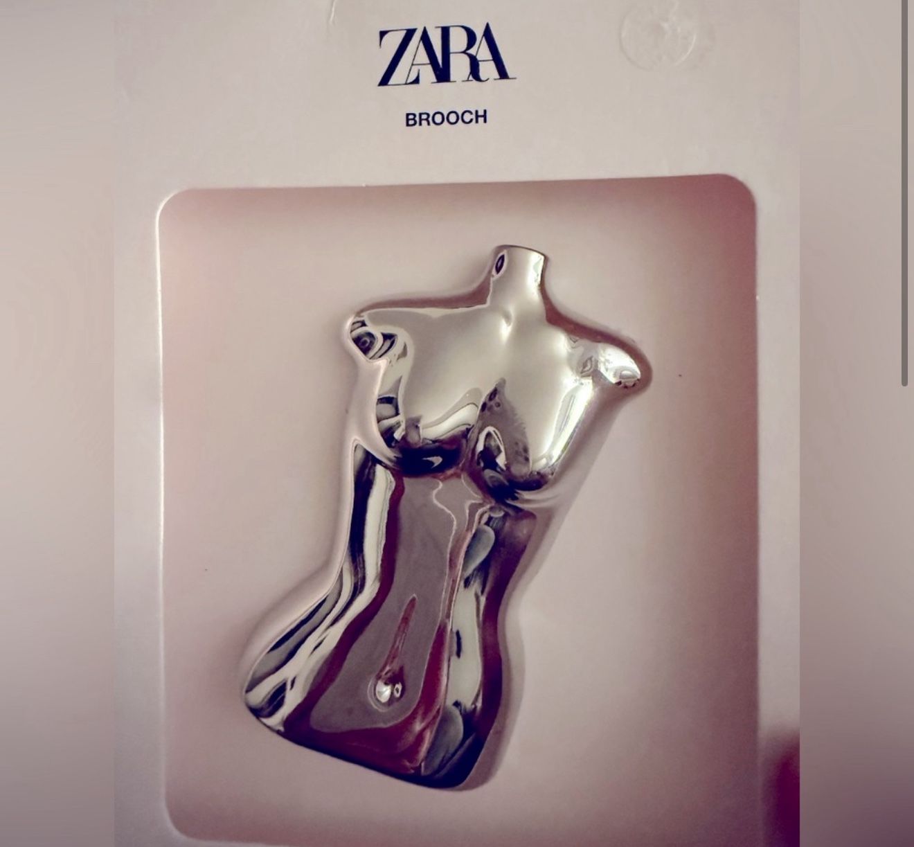 Zara bust brooch