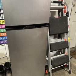 Small Frigidaire Fridge 