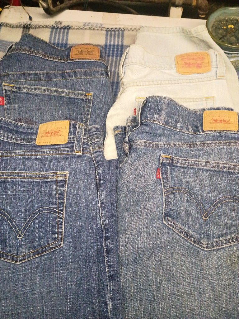 Levis Womens