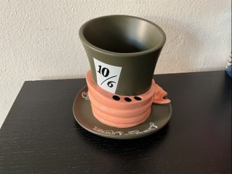 Disney Store Alice in Wonderland Mad Hatter Curiouser Hat Desk Organizer Japan