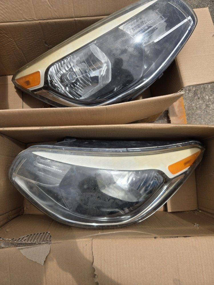 2016 Kia Soul Oem Headlights $100 Obo