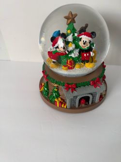 New Disney large Christmas Musical Snow Globe