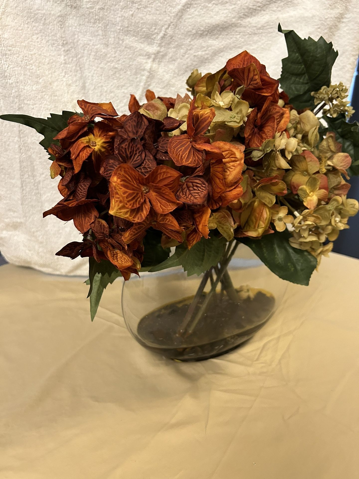 Autumn Flowers In Clear Glass Vase 🏺 Beautiful as a Centerpiece On Your Dinning room Table Or Cocktail Table .