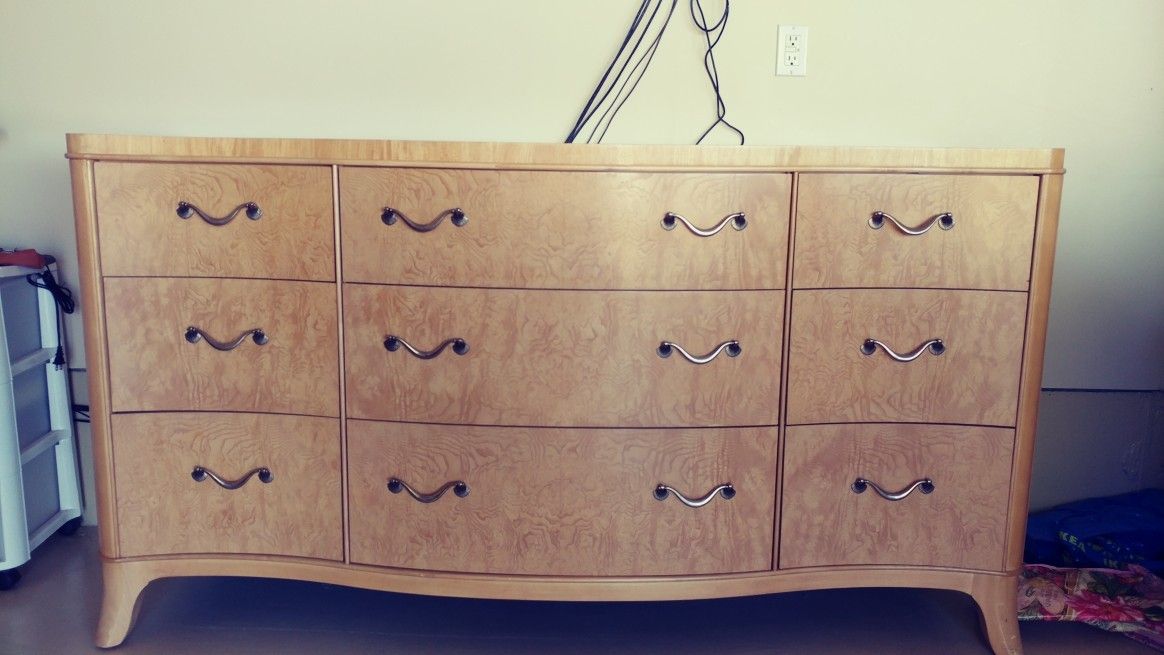 3 piece Thomasville birdseye Maple bedroom set for Sale in Syracuse, UT OfferUp