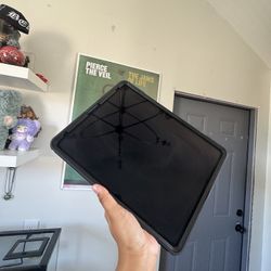128gb iPad Pro 12.9” 6th generation WITH 2nd gen Apple Pencil
