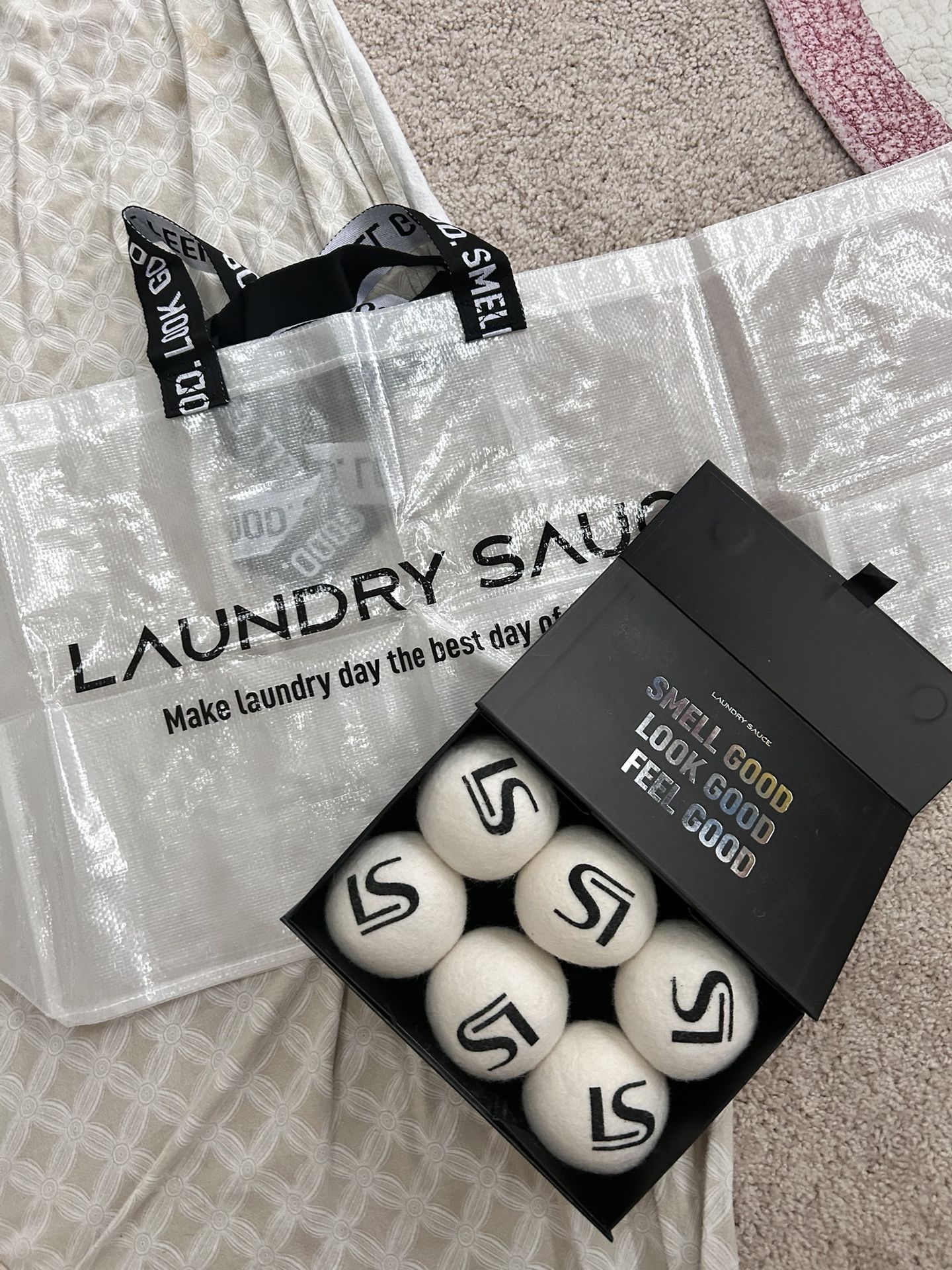 Laundry bag & Wool Dryer Ball set of 6.