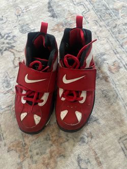 Boys size 12 Nike Griffey