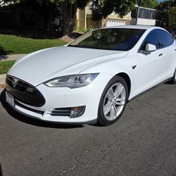 Tesla With Free Supercharging 