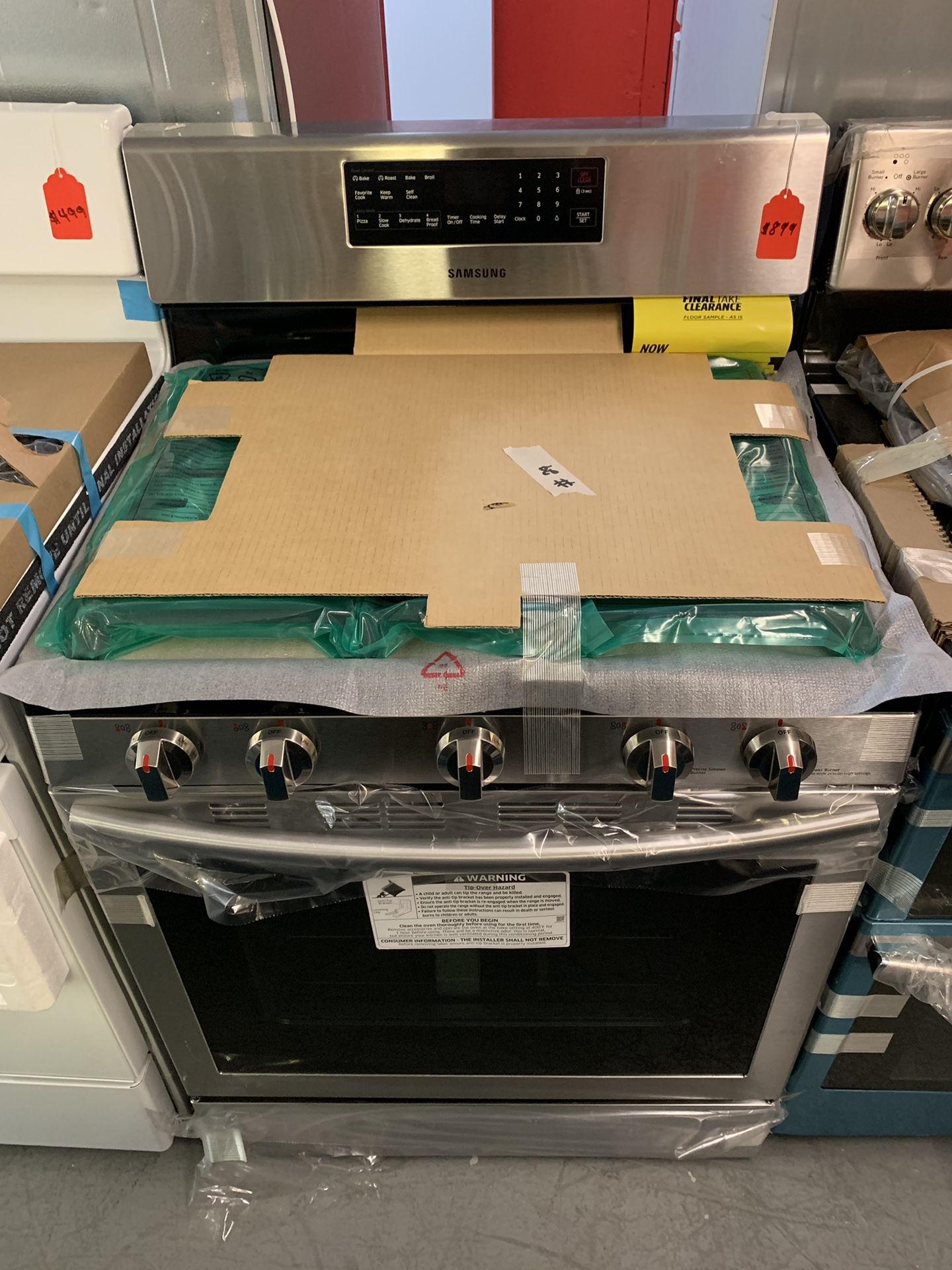 New scratch and dent Samsung gas range stainless steel 1 year warranty