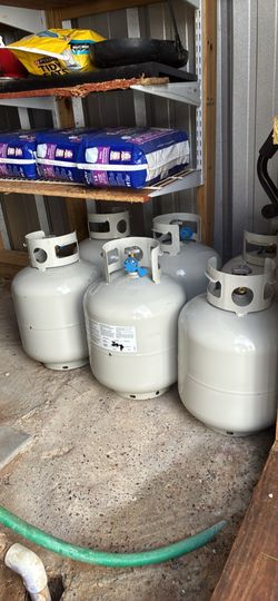 FULL PROPANE TANKS
