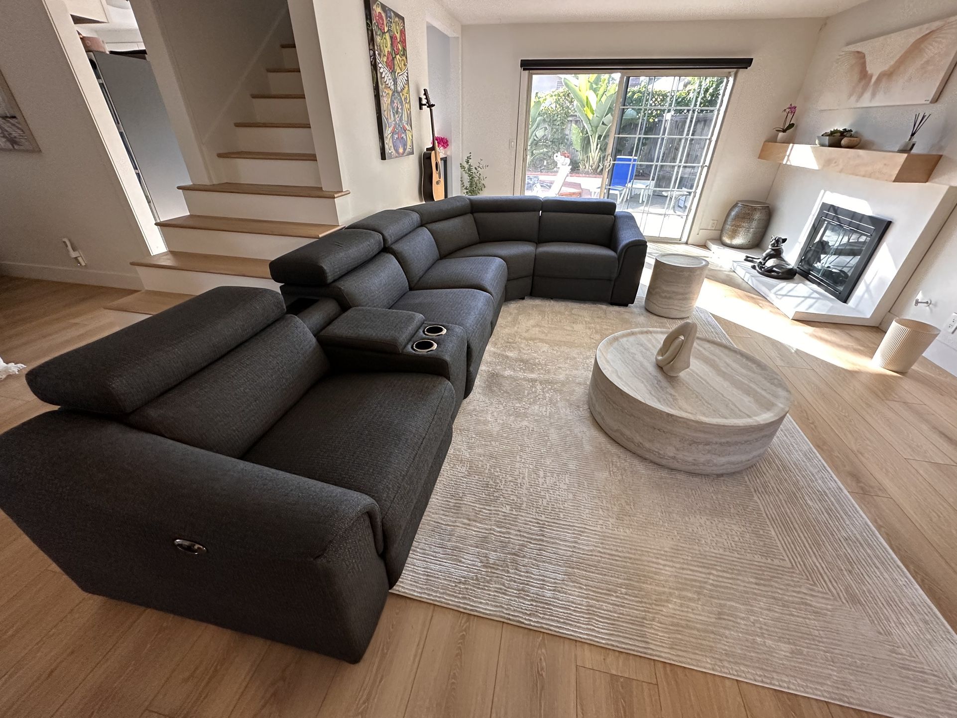 Electric Reclining Sectional Sofa. Excellent Like New! Seats 6 With Three Electric Recliners!